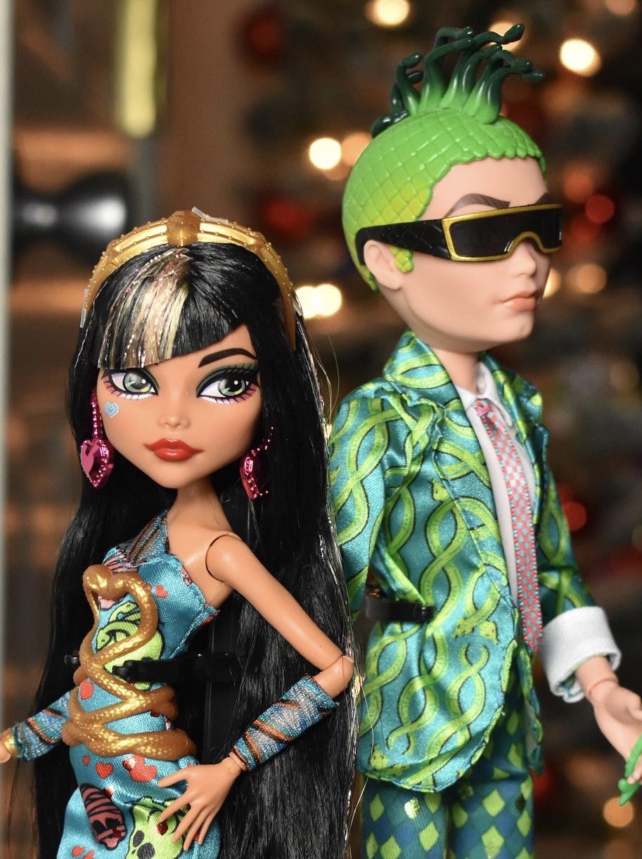 Monster High Howliday Love Edition Cleo De Nile and Deuce Gorgon Dolls  2-Pack