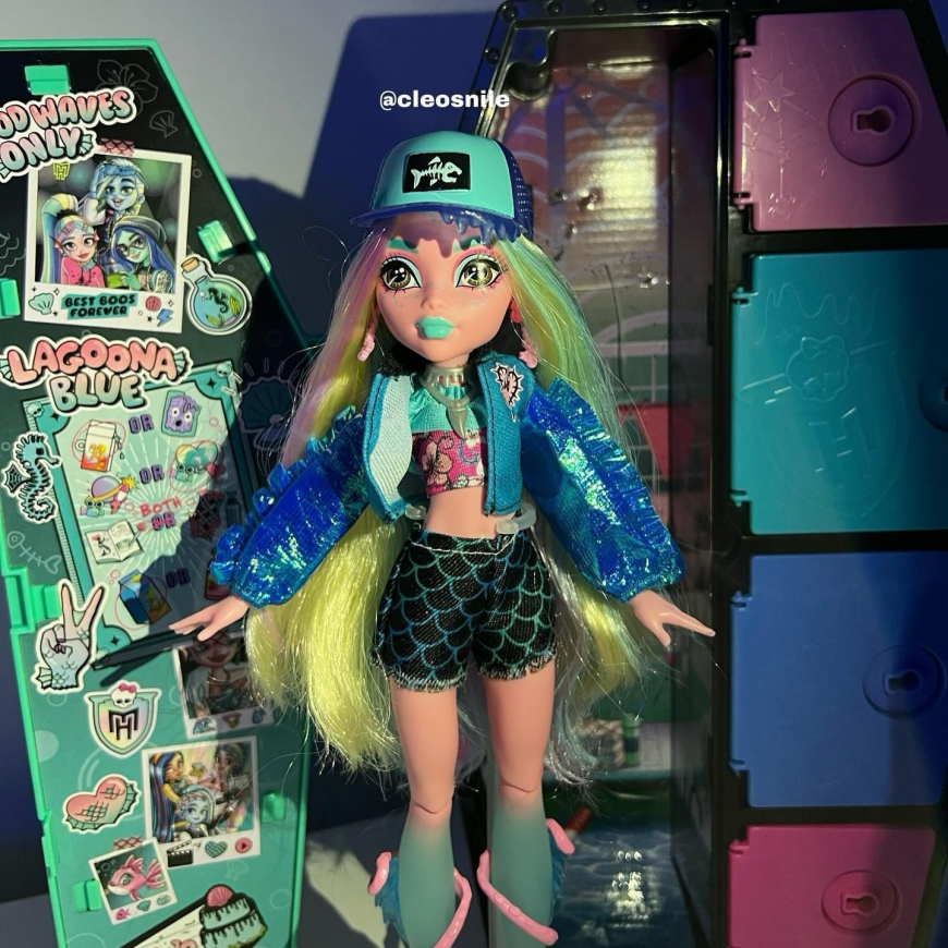 In real life photos of Skulltimate Secrets Lagoona Blue doll