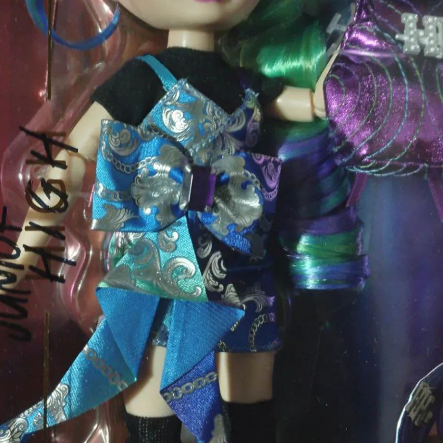 Rainbow High Junior High series 3 Holly Devious doll