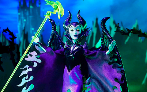 https://www.youloveit.com/uploads/posts/2023-04/1681939678_youloveit_com_disney_collectors_mattel_creations_maleficent_doll12.jpg