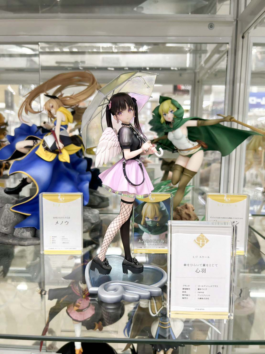 Mihane Golden Heart Open the umbrella and close the wings figure in real life photo