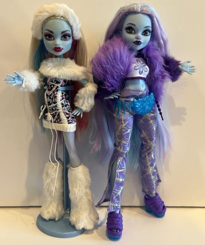 Comparison of Abbey G3 with Abbey G1 doll