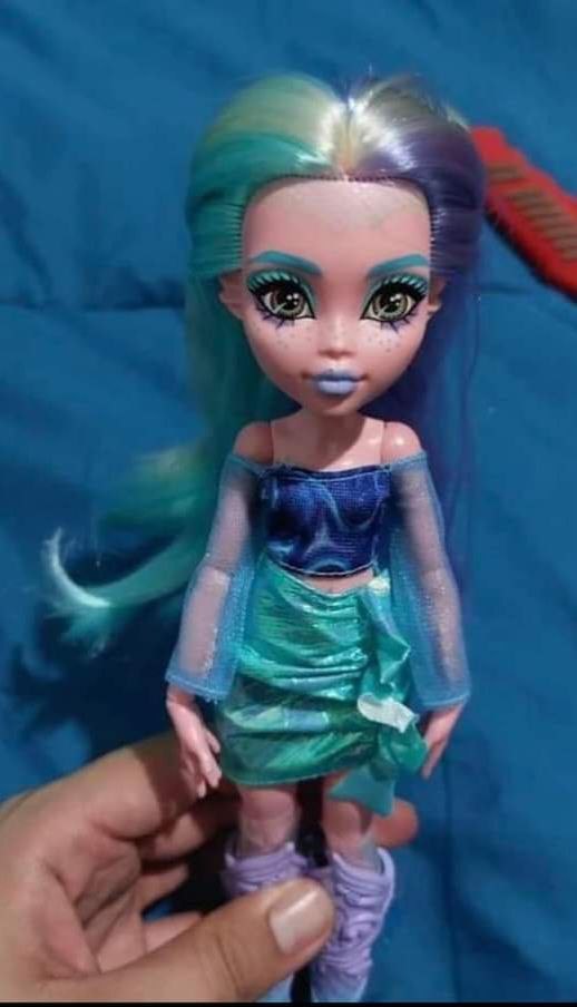 Monster High Skulltimate Secrets Fear idescent Lagoona doll in real life photo