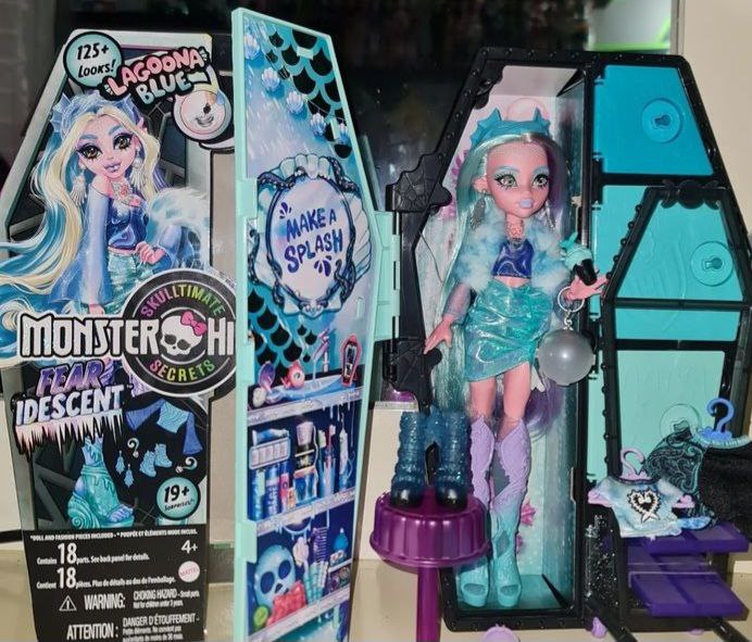 Monster High Skulltimate Secrets Fear idescent Lagoona doll in real life photo