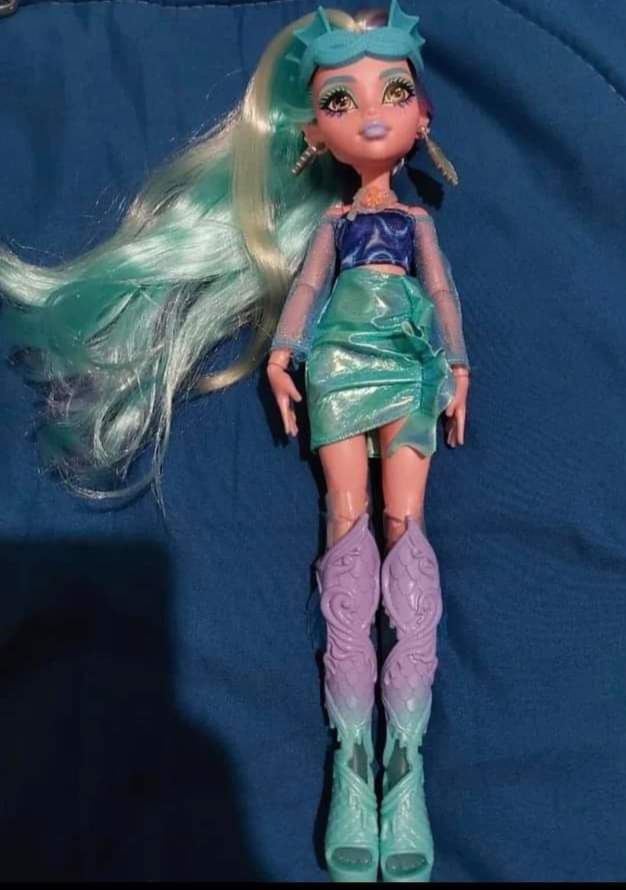 Monster High Skulltimate Secrets Fear idescent Lagoona doll in real life photo