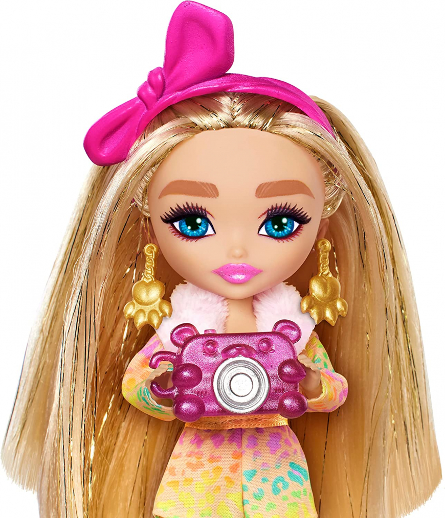 Barbie Extra Fly Minis Safari doll