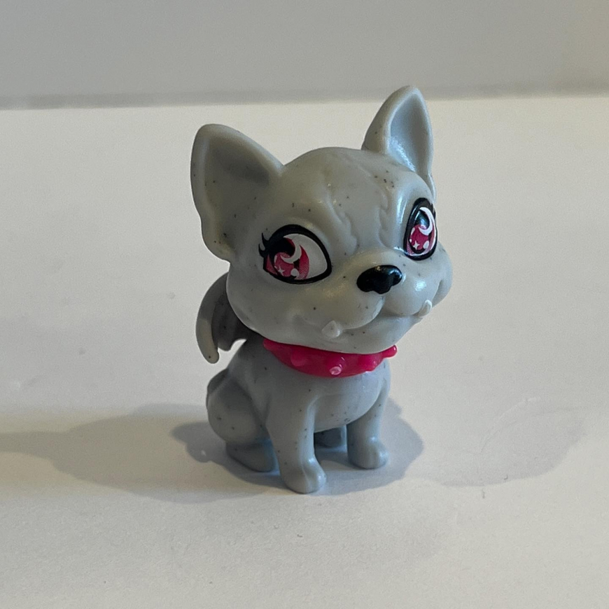 Comparison of Clawd Wolf G3 with Clawd G1 doll