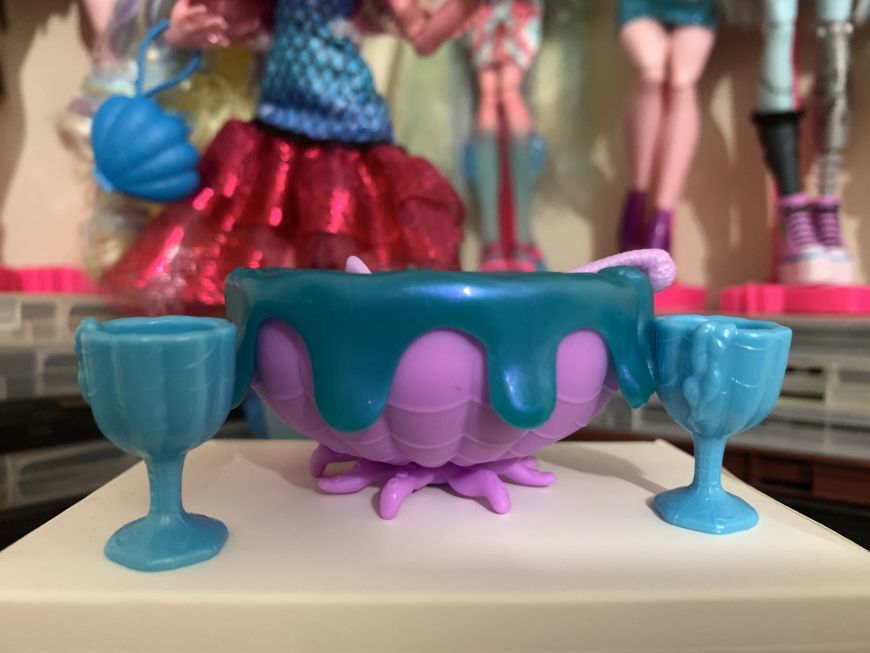 Monster High Monster Ball Lagoona Blue doll details