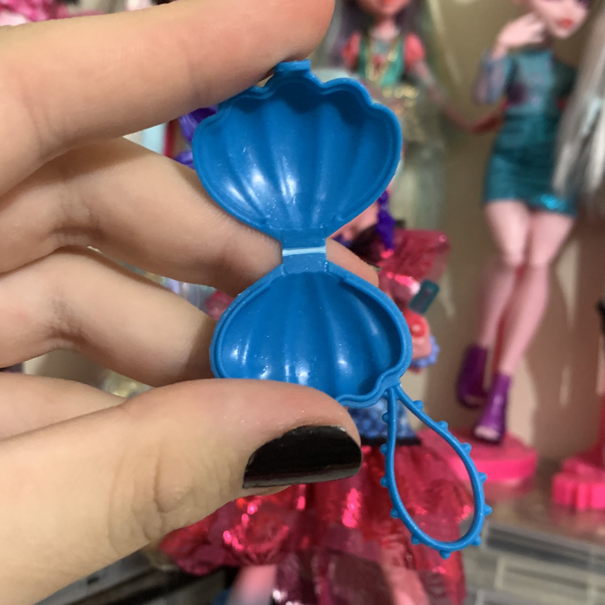 Monster High Monster Ball Lagoona Blue doll details