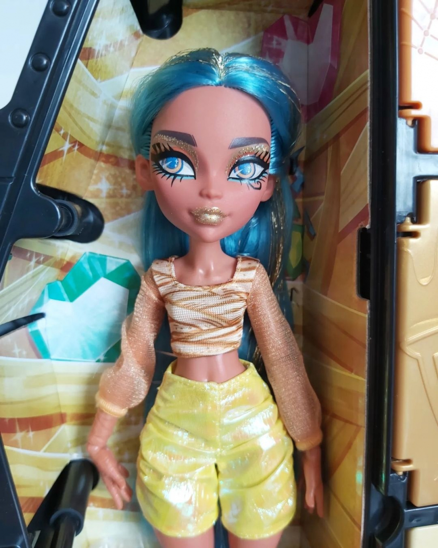 Monster High Skulltimate Secrets series 2 Fearidescent Cleo de Nile doll
