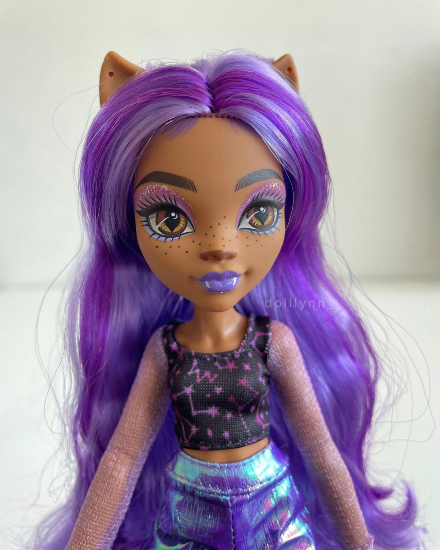 Monster High Skulltimate Secrets series 2 Fearidescent Clawdeen Wolf doll in real life photos