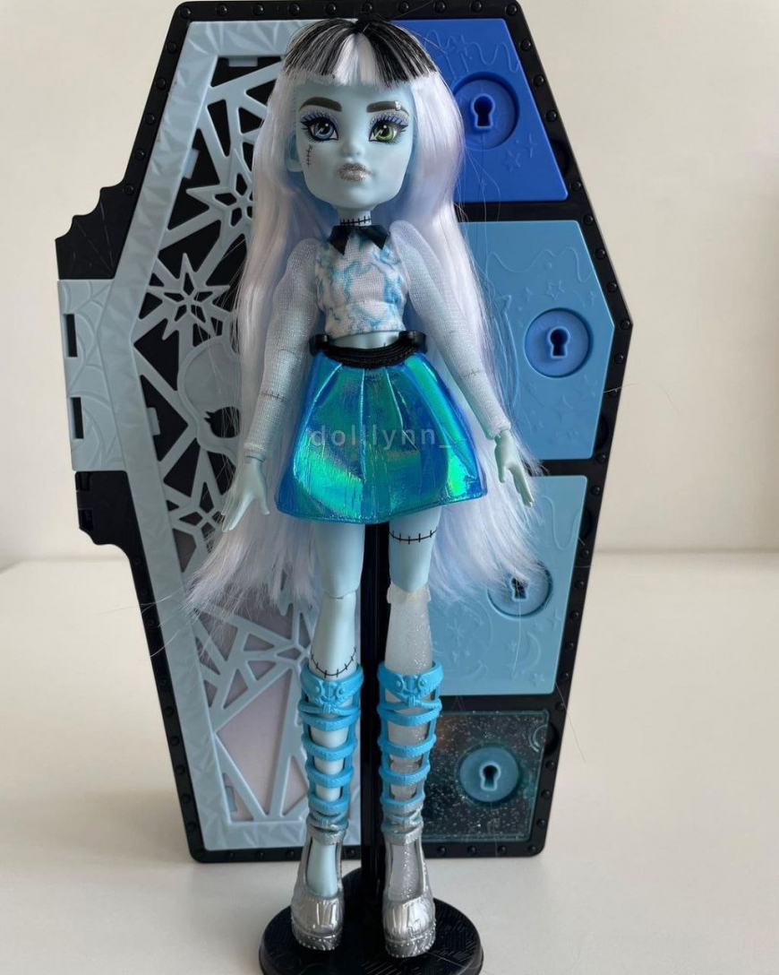 Monster High Skulltimate Secrets Fearidescent Series Frankie Stein doll in  real life