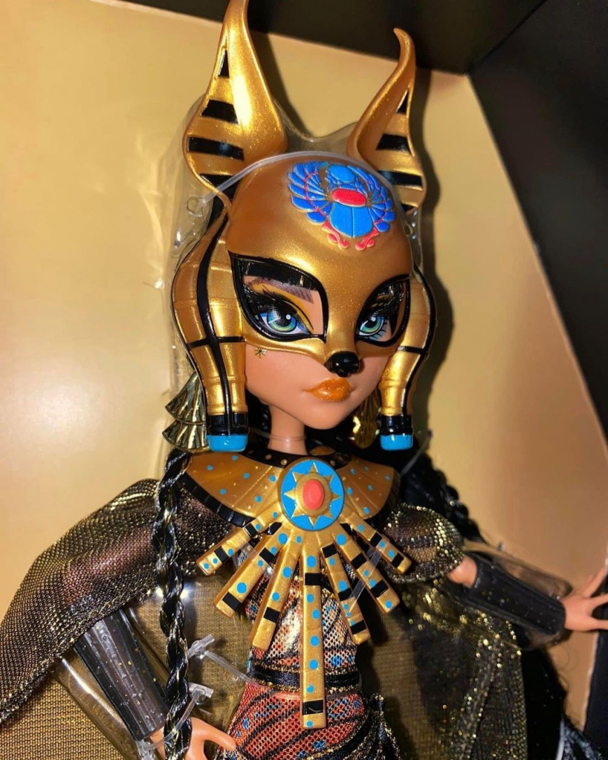 Monster High Haunt Couture Midnight Runway Cleo de Nile doll in real life