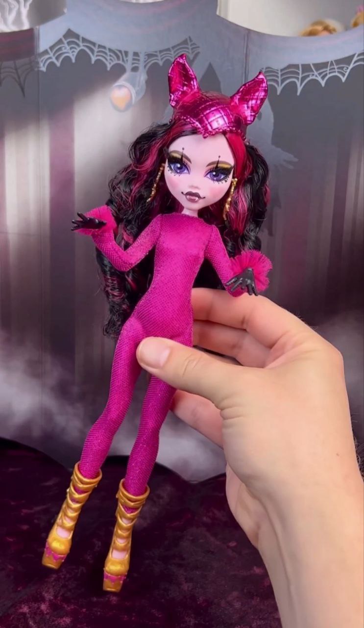 Monster High Freak Du Chic Draculaura collector doll