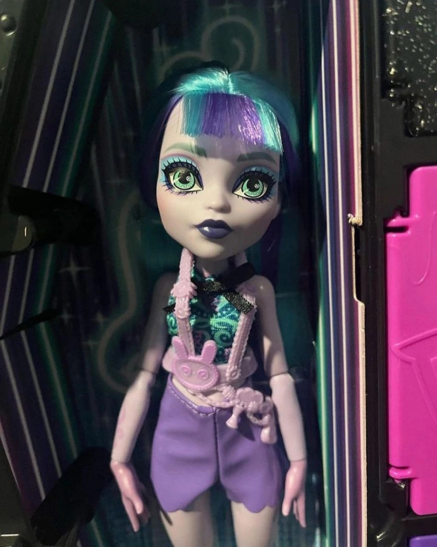 Monster High Skulltimates Secrets Neon Frights series 3 Twyla doll