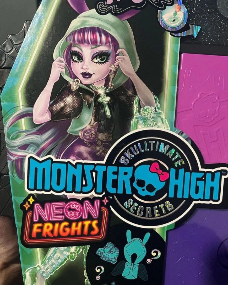 Monster High Skulltimates Secrets Neon Frights series 3 Twyla doll