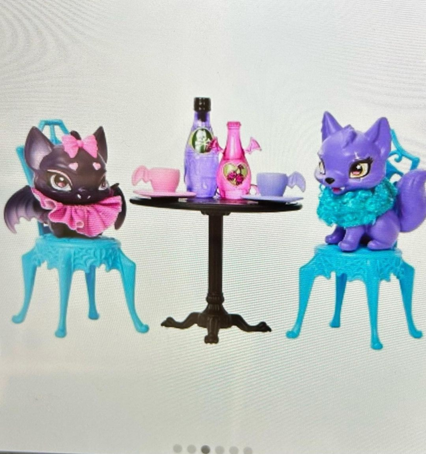 Monster High Faboolous Pets  2 pack with Clawdeen Wolf and Draculaura dolls