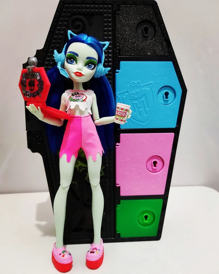 Monster High Skulltimates Secrets Neon Frights series 3 Ghoulia Yelps doll in real life photos