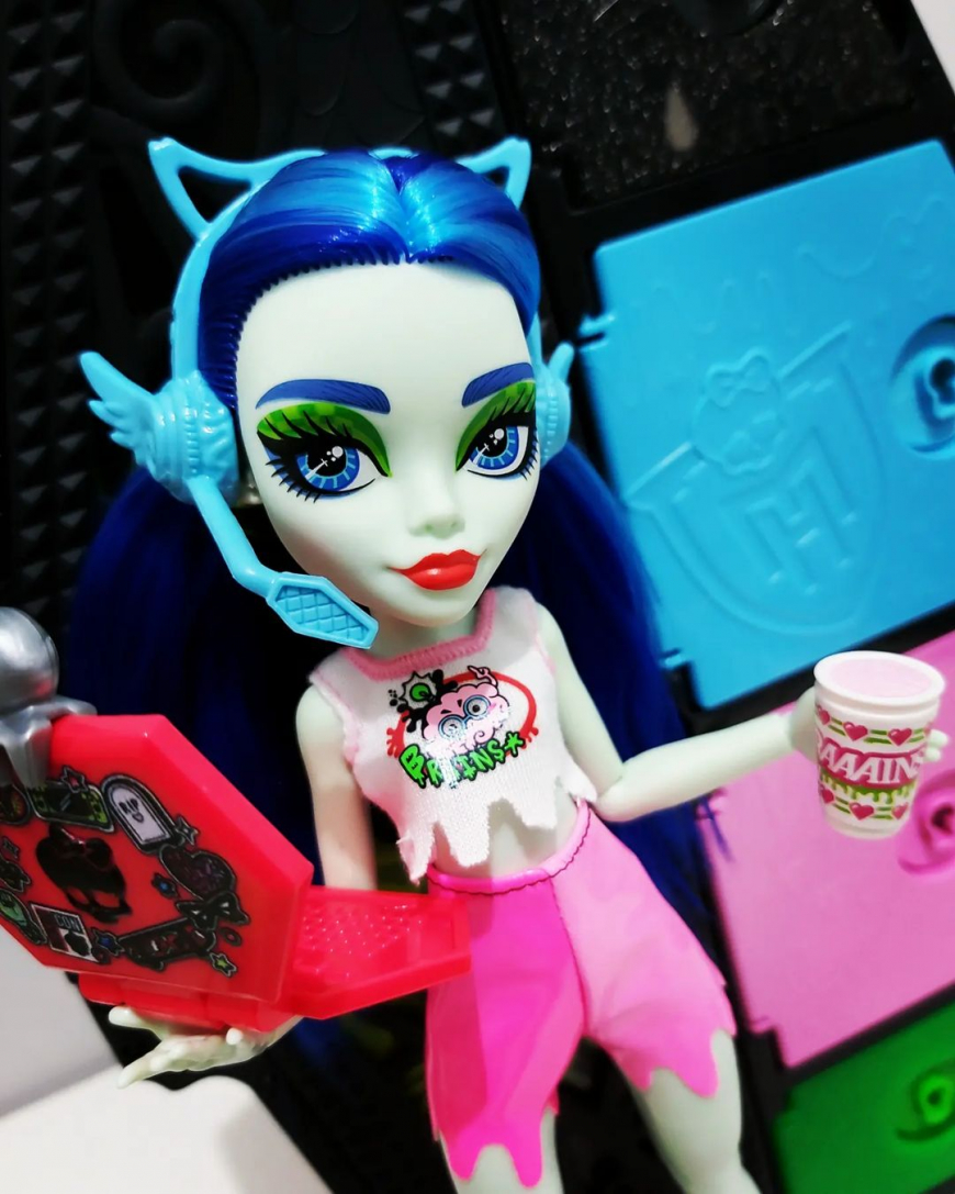 Monster High Skulltimates Secrets Neon Frights series 3 Ghoulia Yelps doll in real life photos