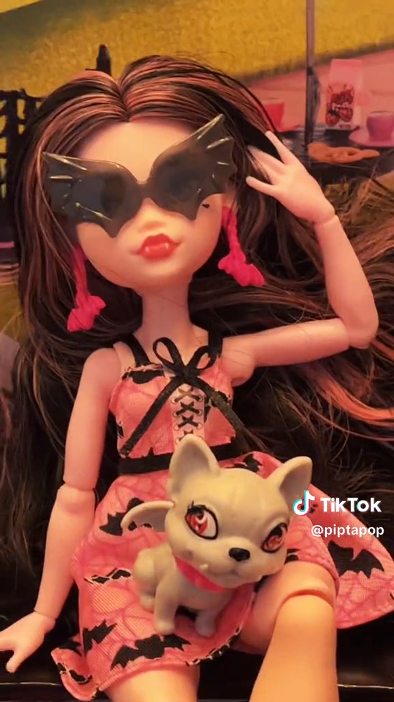 Monster High Draculaura Bite in the park doll in real life