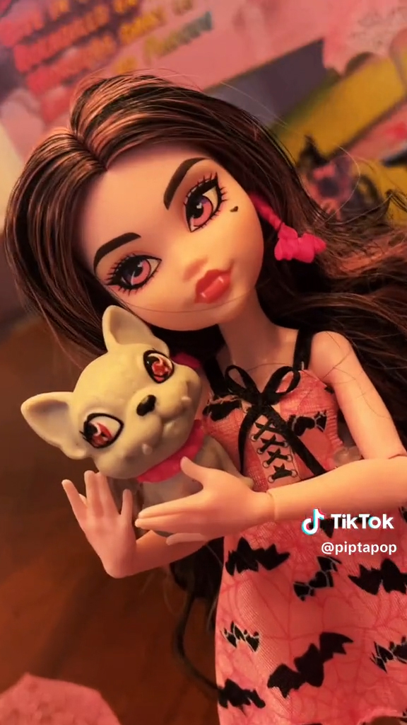 Monster High Draculaura Bite in the park doll in real life