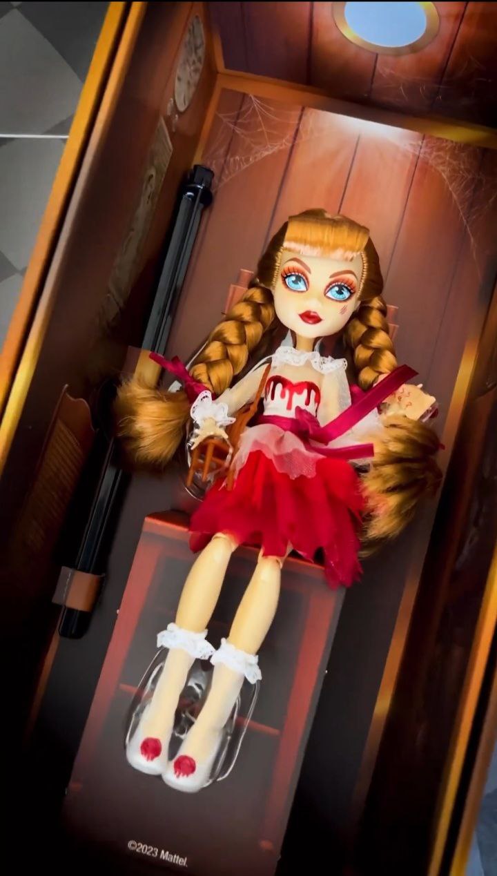 Monster High Skullector Annabelle doll in real life photos