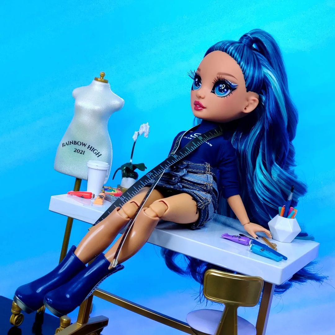 Rainbow High Dream & Design Fashion Studio Playset. Fashion Designer  Playset with Exclusive Blue Skyler Doll. Plus Easy No Sew Fashion Kit. Gift  for