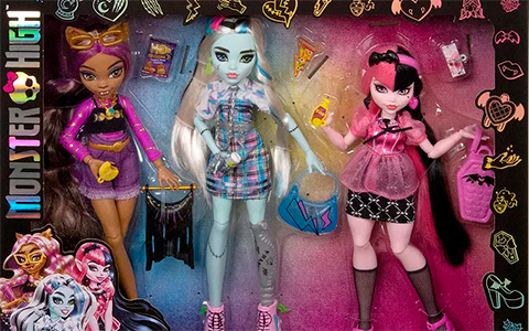 G3 Draculaura 🦇 I am obsessed… that's it that's all. How do you feel ab G3  Draculaura 👀 @monsterhigh #monsterhigh #mymattelcreations…