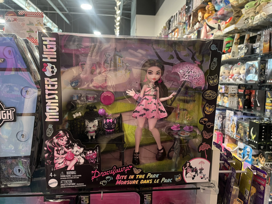 Monster High Draculaura Bite in the park doll box