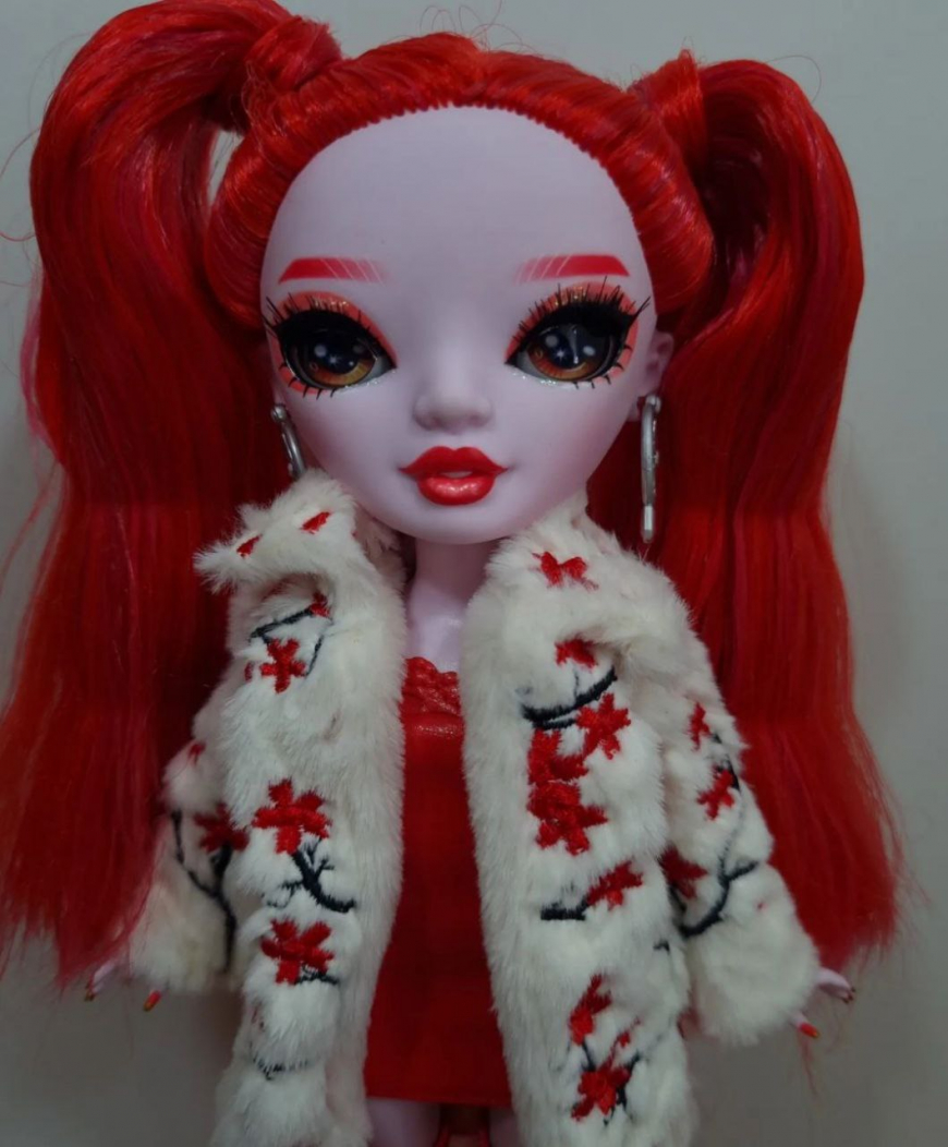 Shadow High Series 3 Rosie Redwood doll out of the box photo