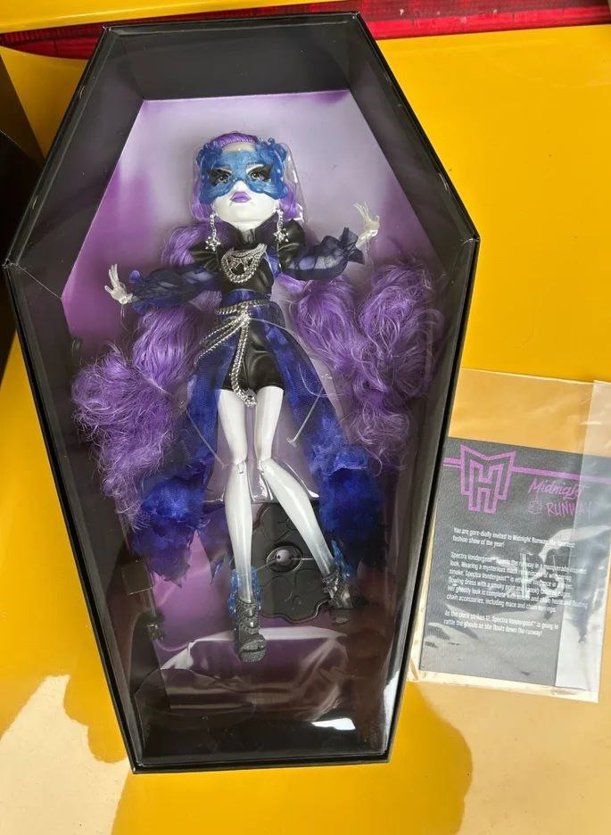 First look at Monster High Haunt Couture Spectra doll