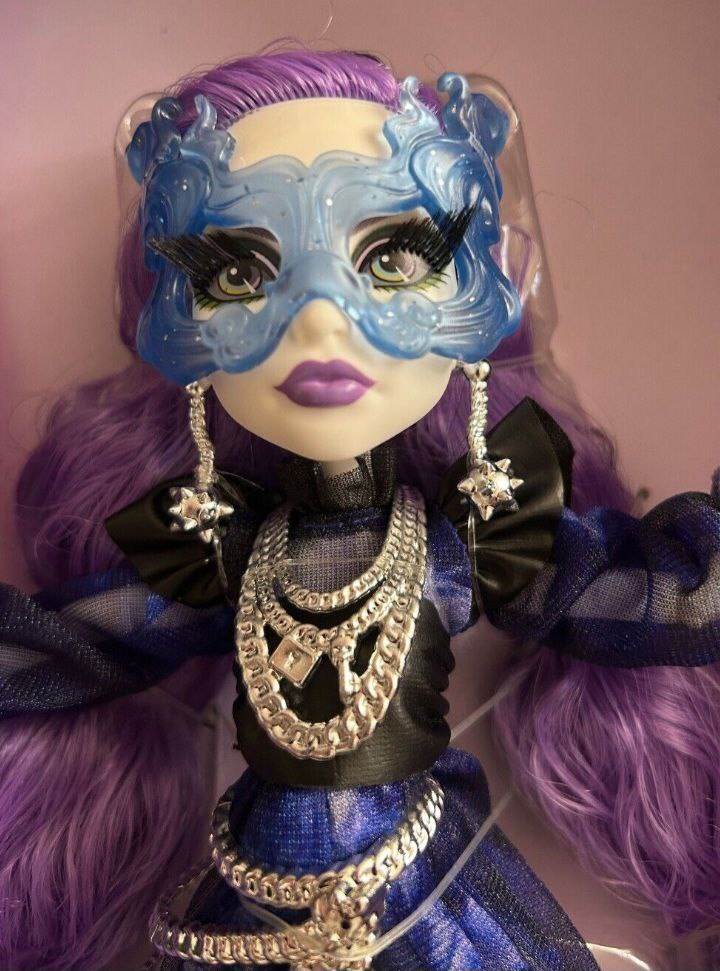 First look at Monster High Haunt Couture Spectra doll