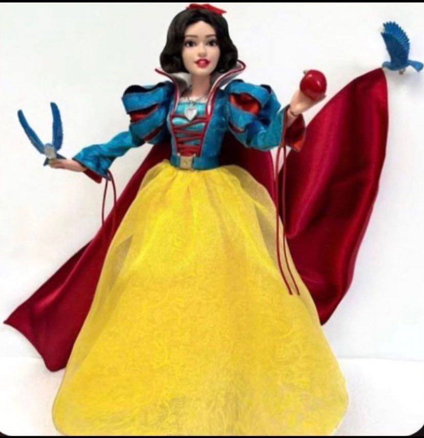 Rachel's Zegler and Gal's Gadot Snow White and Evil Queen doll's prototypes