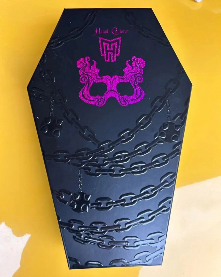 First look at Monster High Haunt Couture Spectra doll