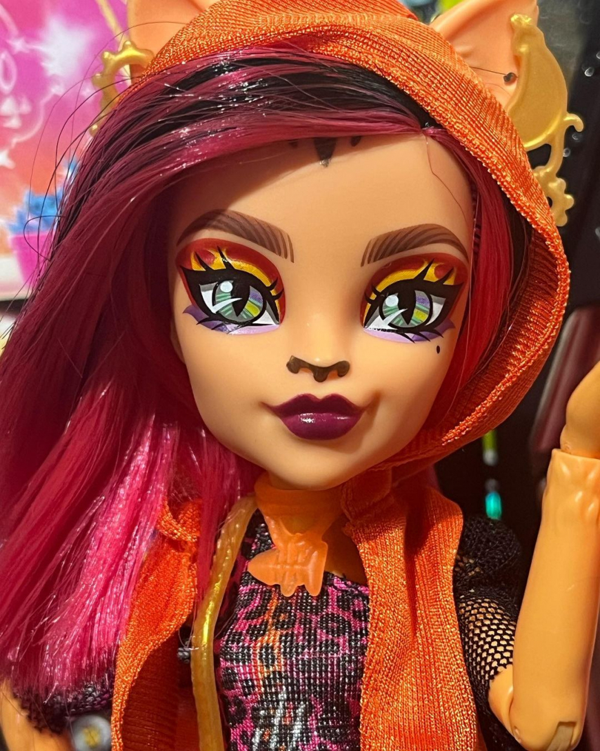 Monster High Skulltimate Secrets Neon Frights series 3 dolls