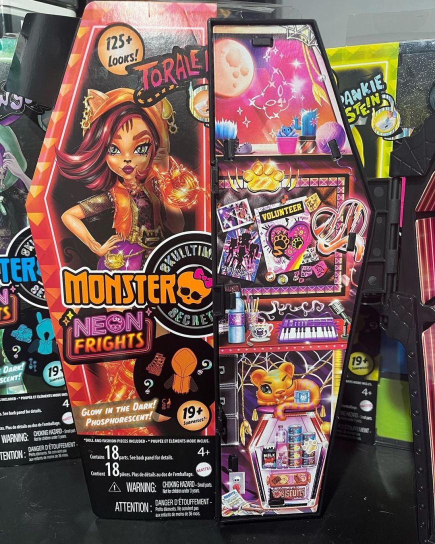 Monster High Skulltimate Secrets Neon Frights series 3 dolls