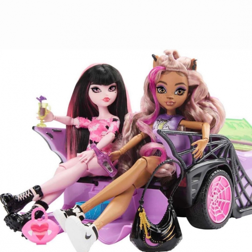 Monster High Fangtastic Road Trip playset with Draculaura and Clawdeen dolls