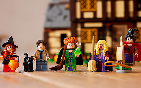 LEGO Disney Hocus Pocus: The Sanderson Sisters' Cottage