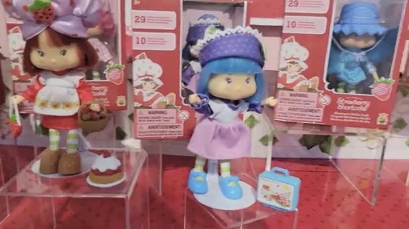 New Strawberry Shortcake fashion dolls 2023 - 2024