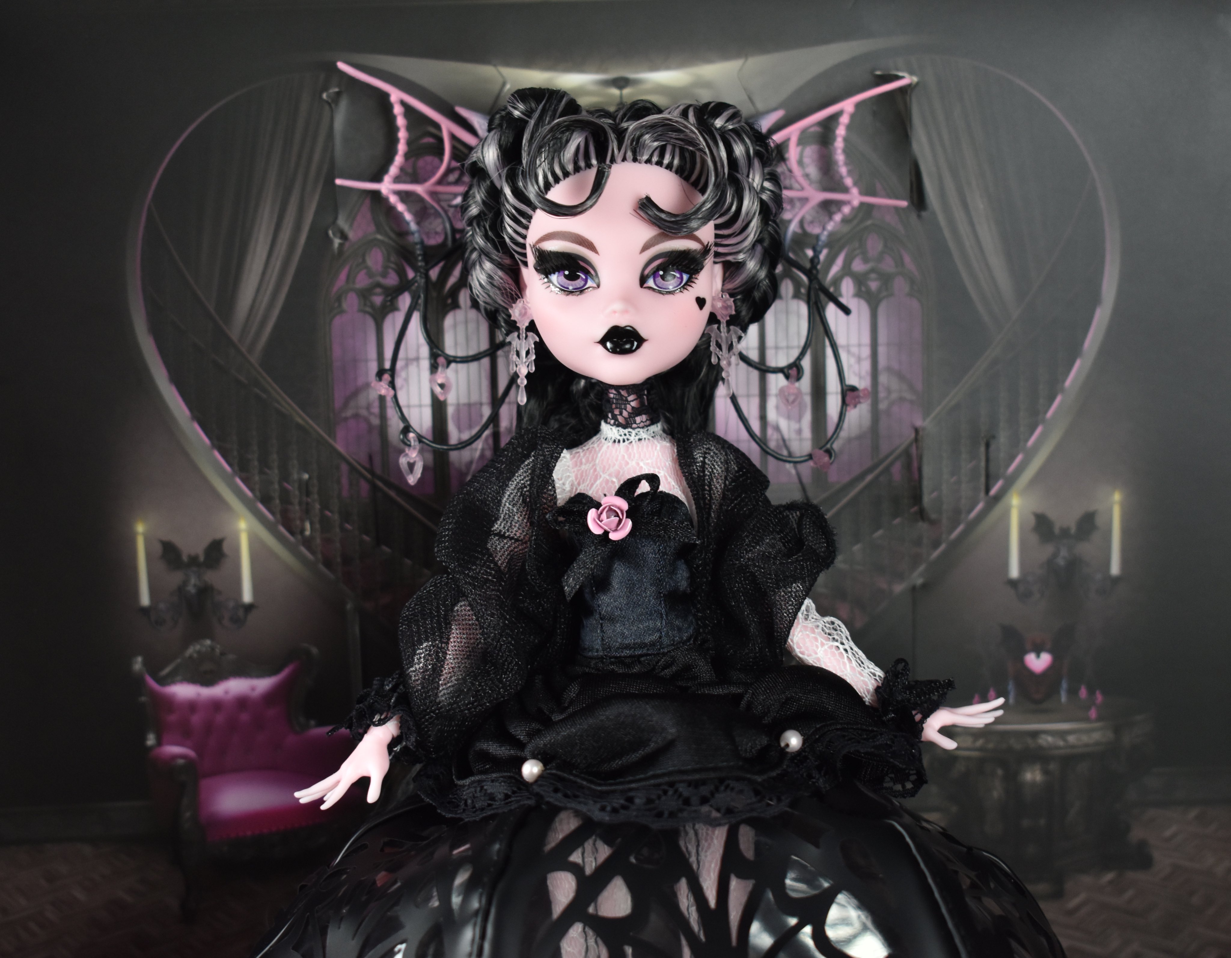  Monster High Draculaura Doll, Vampire Heart in Extravagant  Black Ballgown with Elegant Headpiece and Accessories ( Exclusive) :  Toys & Games