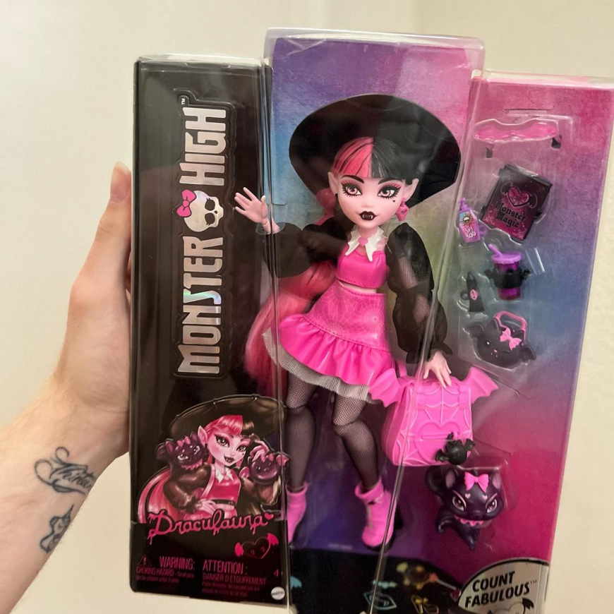 New Draciulaura G3 doll