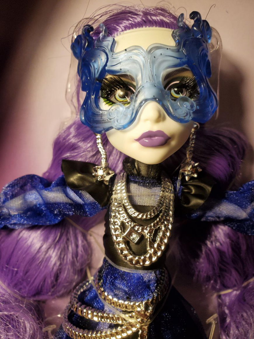 Monster High Haunt Couture Midnight Runway Spectra doll