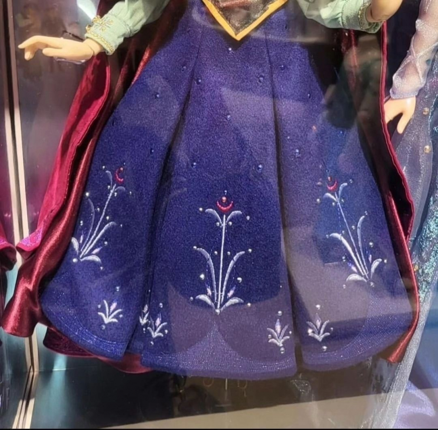 Disney Limited Edition Frozen 10th Anniversary Anna and Elsa Limited Edition doll set