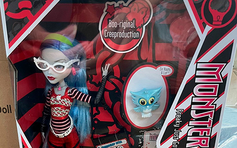 Monster High Creeproduction Ghoulia Yelps doll - reproduction of the first Ghoulia