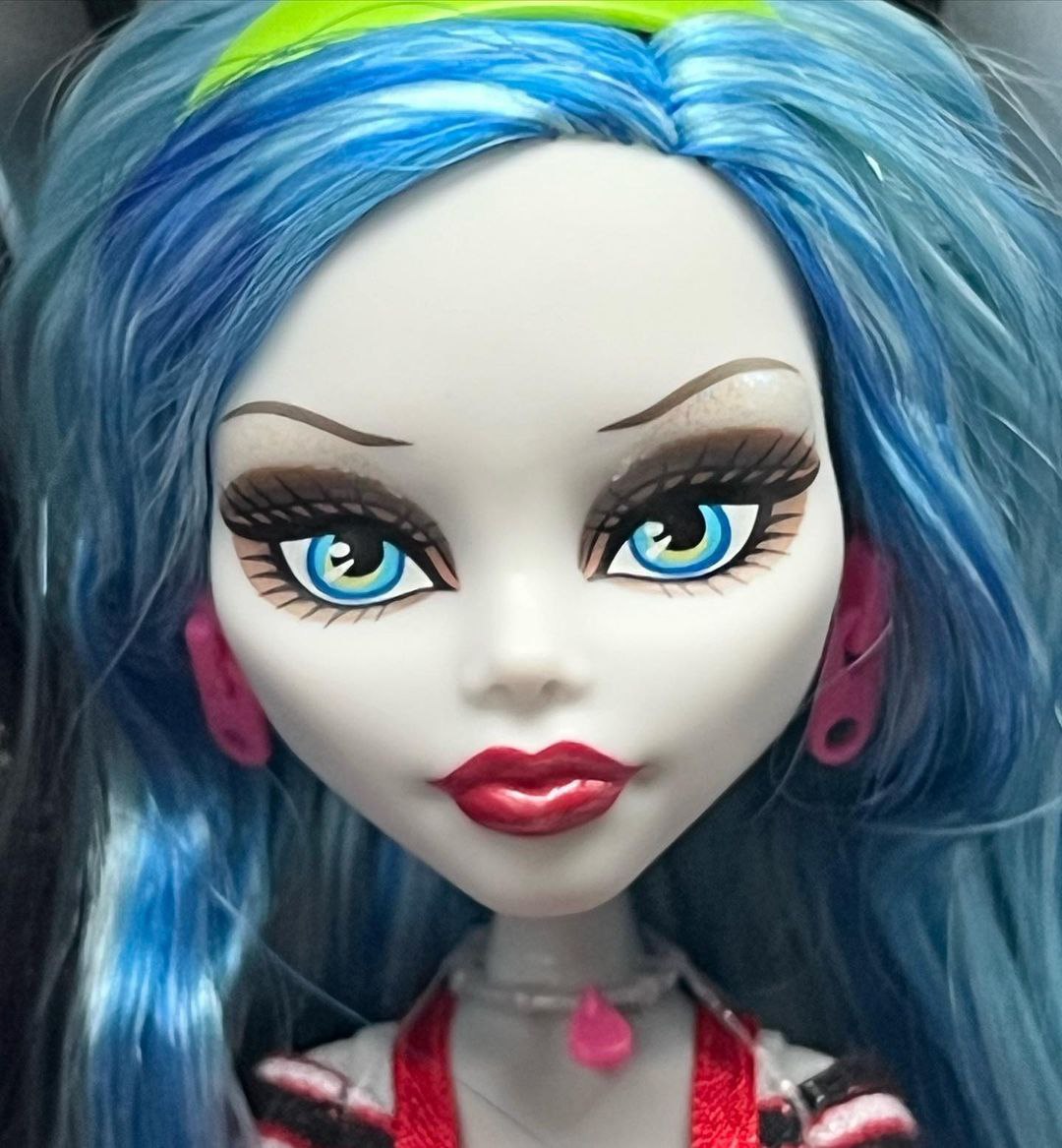 Ghoulia doll top