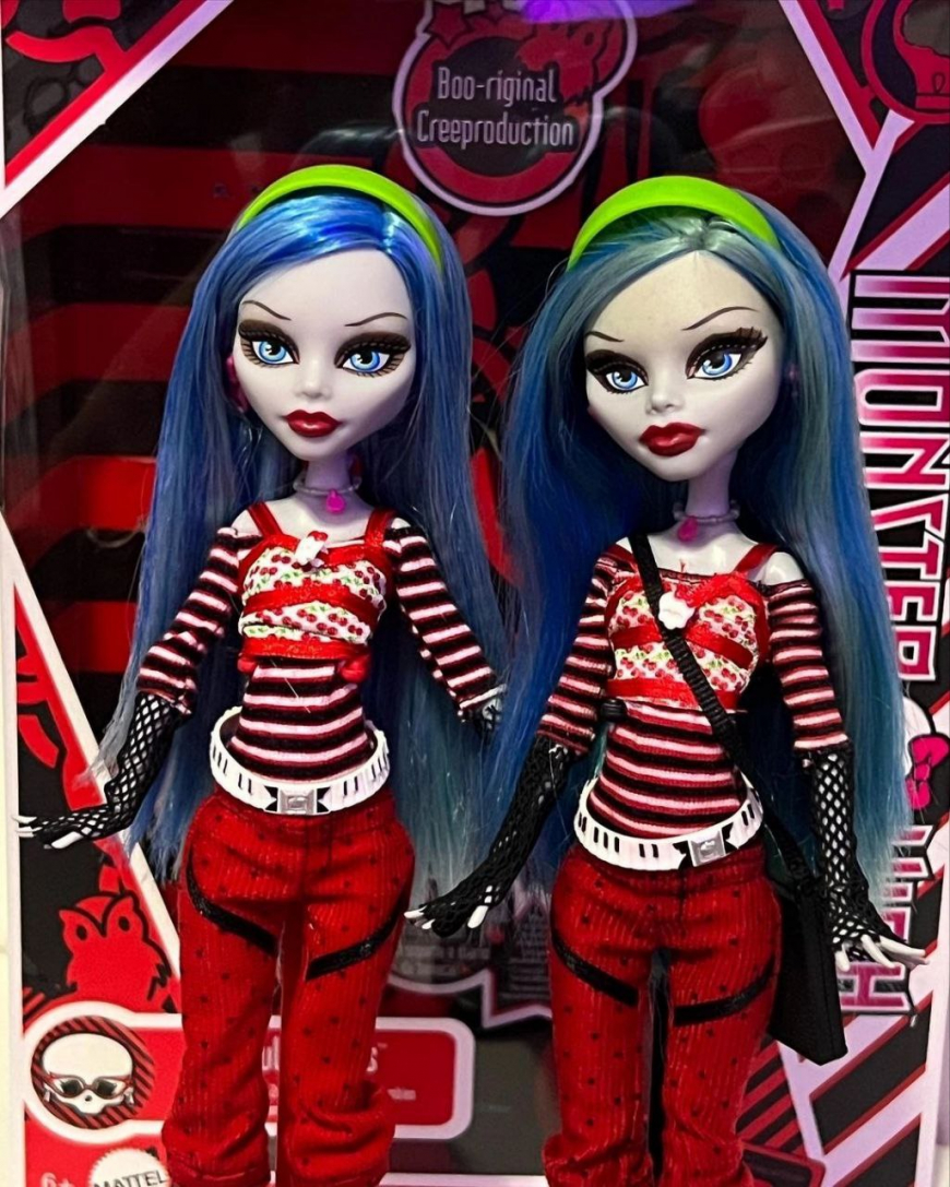 Monster High Creeproduction Ghoulia Yelps doll and first release