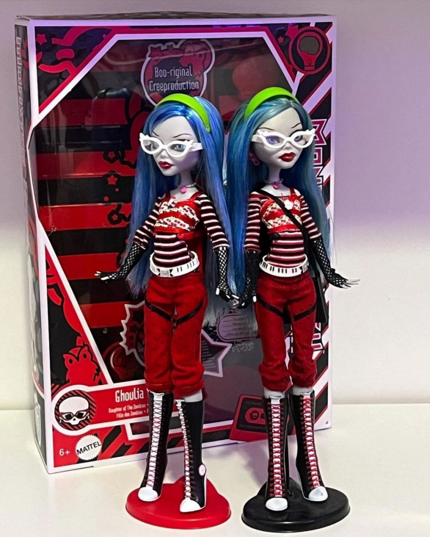 Monster High Creeproduction Ghoulia Yelps doll and first release