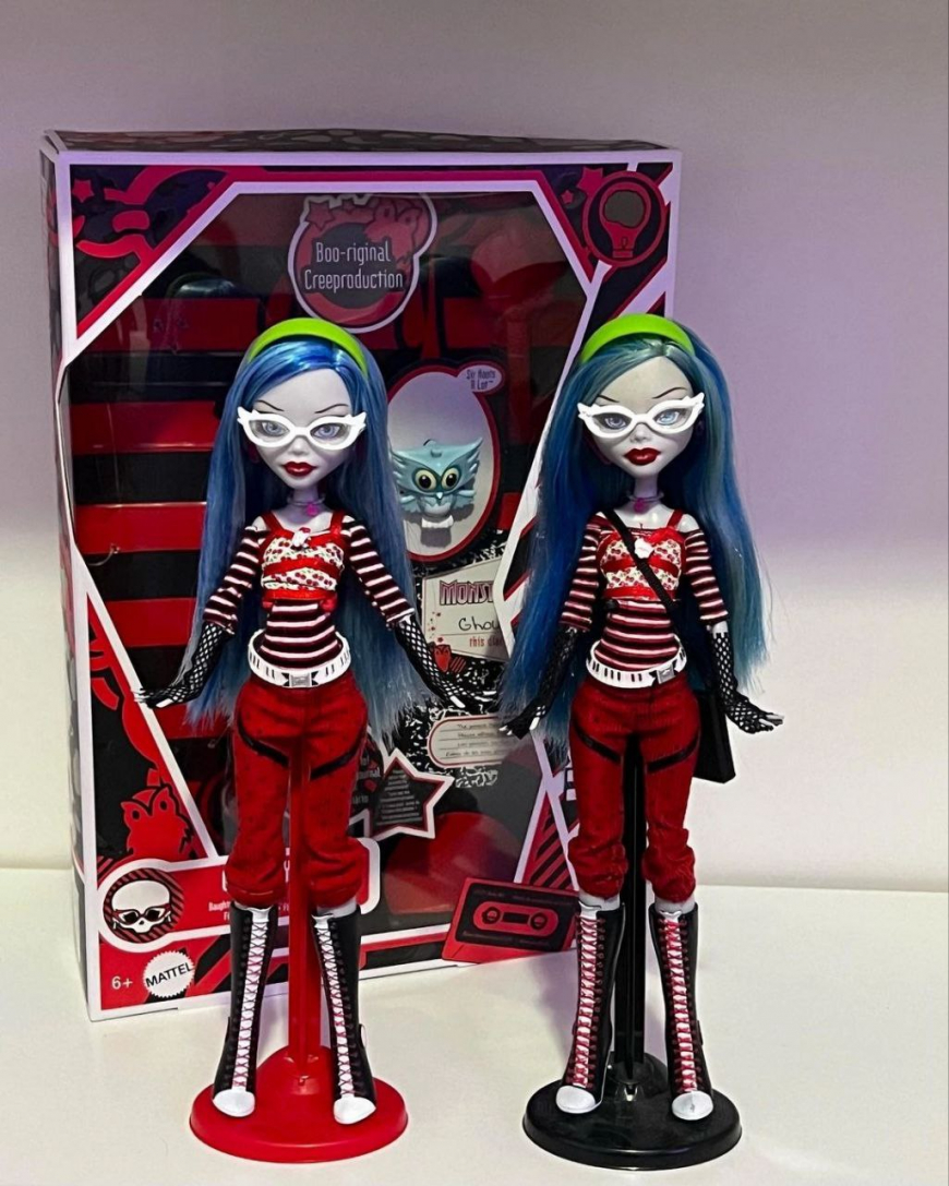 Monster High Creeproduction Ghoulia Yelps doll and first release