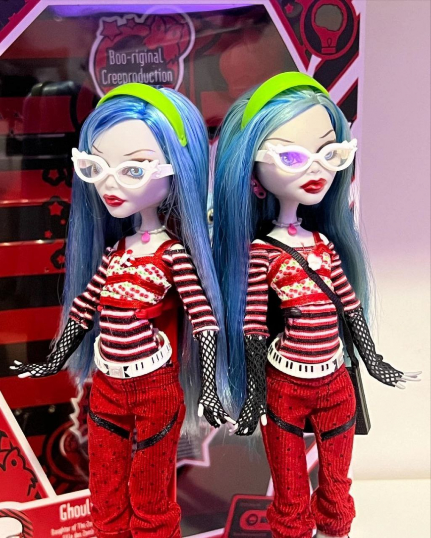 Monster High Creeproduction Ghoulia Yelps doll and first release