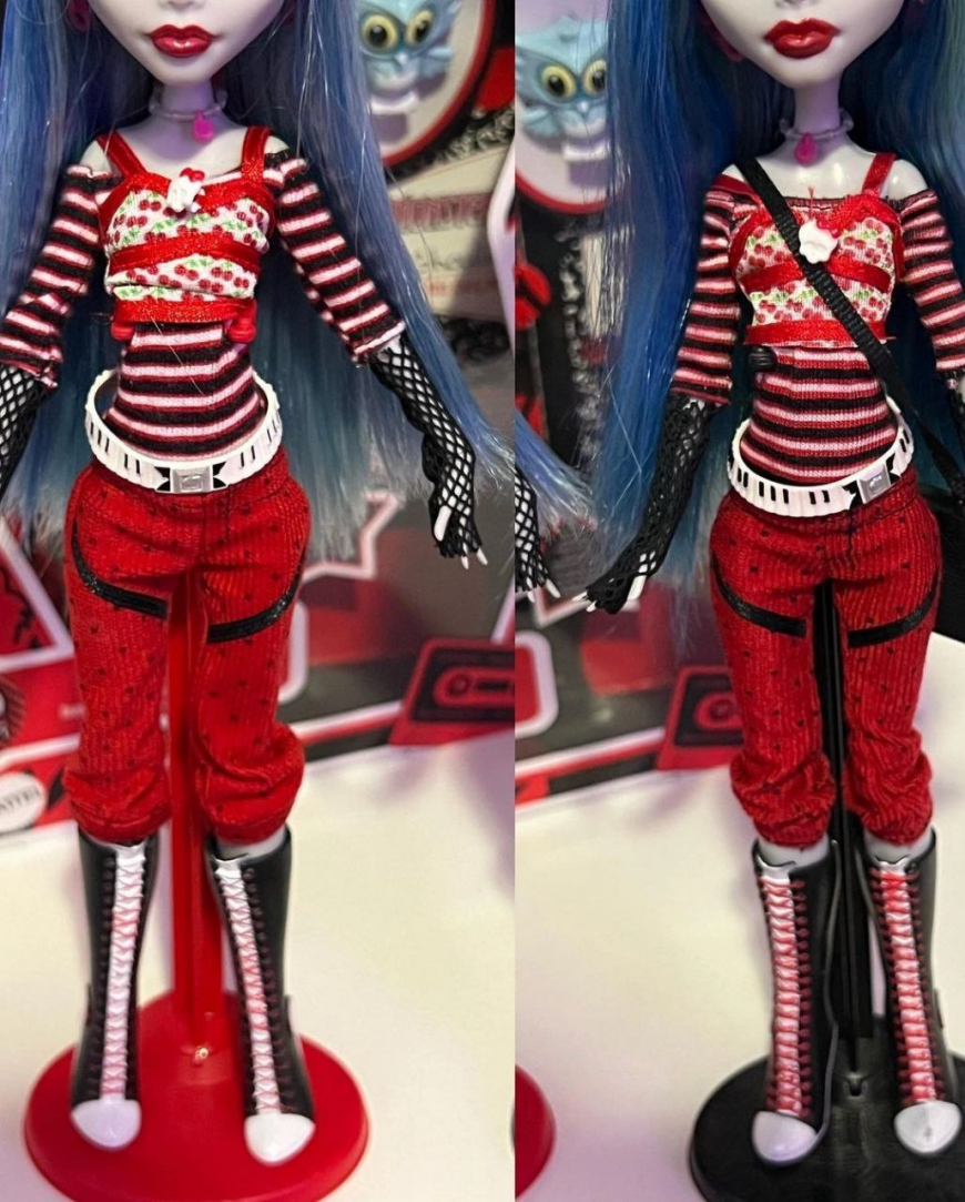 Monster High Creeproduction Ghoulia Yelps doll and first release